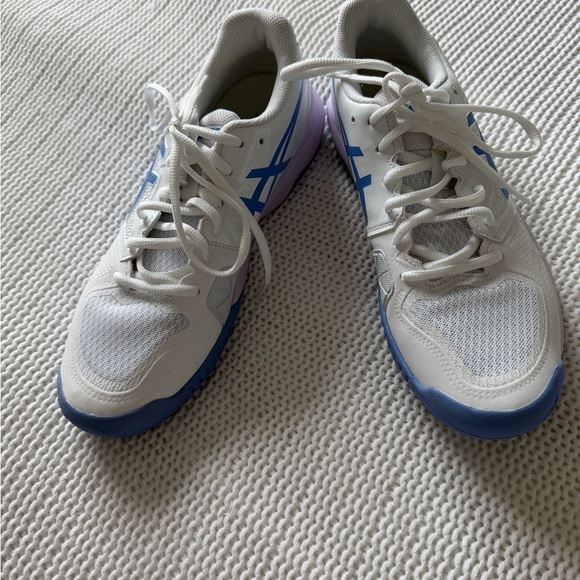 ASICS gel challenger blue and white shoes.Good for tennis or Pickel ball size 10 - Picture 3 of 9